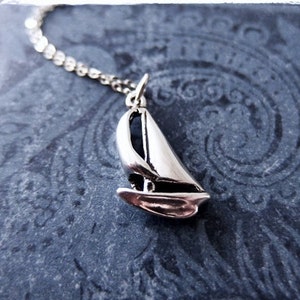 Groß Silber Segelboot Halskette - Segelboot Anhänger aus Sterlingsilber an einer zarten Sterling Silber Kabelkette oder Anhänger