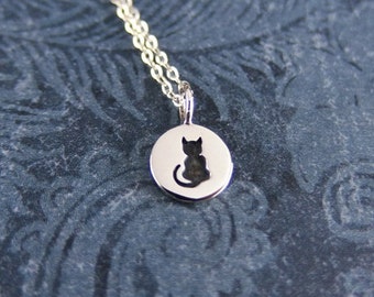 Winzige Silber Schwarze Katze Halskette - Sterling Silber Schwarze Katze Anhänger an einer zarten Sterling Silber Kabel Kette oder Anhänger