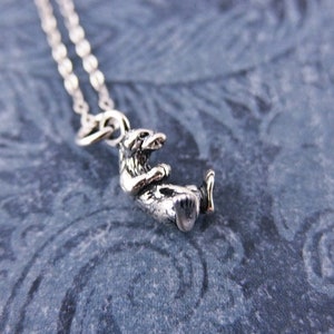 Seeotter Anhänger - Sterling Silber Anhänger mit Seeotter Anhänger an einer zarten Sterling Silber Kette