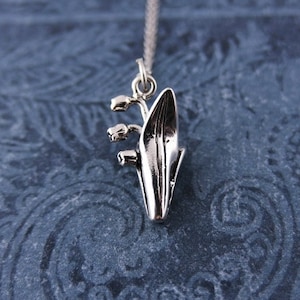 Collier muguet en argent - breloque muguet en argent sterling sur une délicate chaîne torsadée en argent sterling ou une breloque uniquement