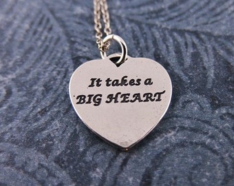 Collar «Se necesita un gran corazón para enseñar a mentes jóvenes» - Colgante de corazón de profesor en plata de ley con cadena de plata de ley o solo colgante