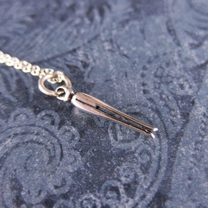 Collar con colgante de pinza de ropa de plata - Colgante de pinza de ropa de plata de ley en una delicada cadena de plata de ley o solo el colgante