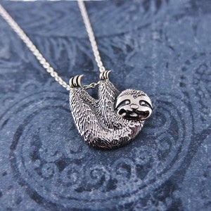Zilveren ketting luiaard: alleen sterlingzilveren luiaardbedel aan een fijne sterlingzilveren kabelketting of bedel