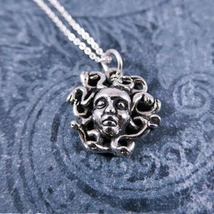 Sterling Silver Womens 1mm Box Chain Top Feathered Head Costume Ball Or Mardi Gras Mask Pendant Necklace