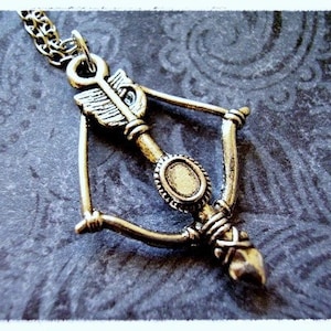 Collar rústico de arco y flecha - Colgante antiguo de arco y flecha de peltre en una delicada cadena de acero inoxidable o solo el colgante