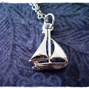 Silber Segelboot Halskette - Silber Zinn Segelboot Anhänger an einer zarten Edelstahl Kabelkette oder Anhänger