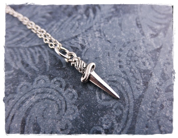 Dagger Charm チェーン付き Tiny Silver Dagger Necklace - Antique Pewter Dagger Charm on a
