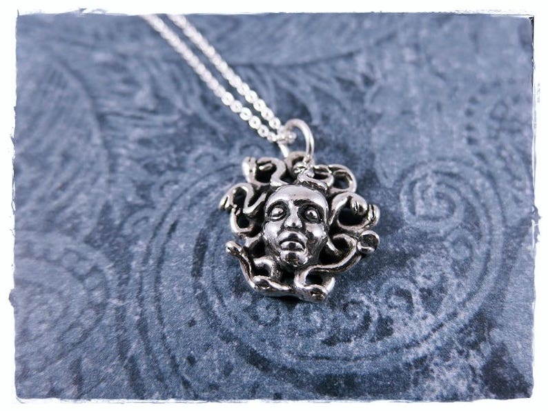 crystal la medusa greca necklace