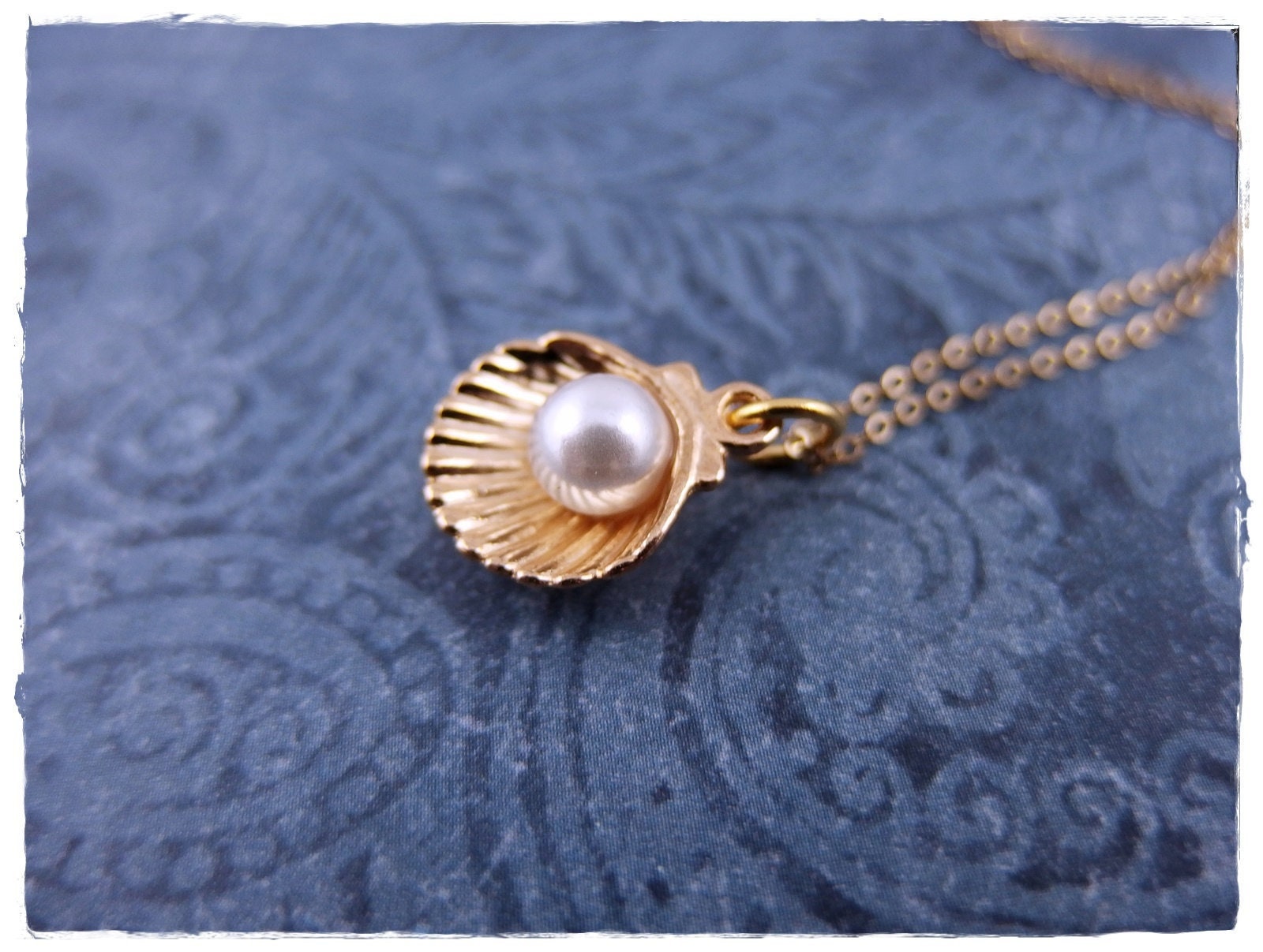 Gold Pearl Clamshell Necklace Gold 