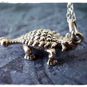 Silber Ankylosaurus Halskette - Sterling Silber Ankylosaurus Anhänger an einer zarten Sterling Silber Kabelkette oder Anhänger