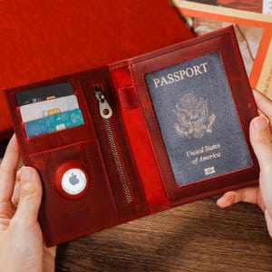 Couverture de passeport en cuir personnalisée, cadeau pour la fête des pères, cadeau pour nouveau papa, porte-passeport, étiquette d'air, cadeau pour mari, cadeau pour homme, cadeau pour professeur