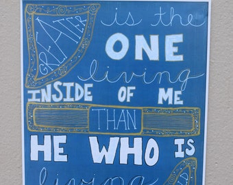 Más grande es el que vive dentro de mí que el que está viviendo en el mundo - 1 Juan 4 4 - Misericordia Me - Verso bíblico - Arte cristiano
