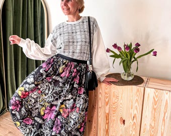 Ręcznie robiona długa spódnica z jedwabiu z nadrukiem kwiatowym / długa spódnica wiosenna / spódnica z nadrukiem kwiatowym / piękna długa spódnica od projektanta / czarna spódnica z jedwabiu i bawełny
