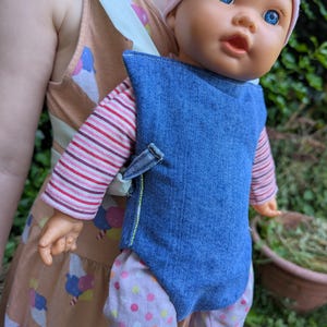 Portamuñecas para jugar a la imaginación, el regalo perfecto para un nuevo hermanito o hermanita. Se acabó tener que cargar con su muñeca, peluche o oso favorito.