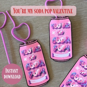 Op de afbeelding: Roze Valentijnsdag frisdrankblikjeskaarten met de tekst "You're my Soda Pop Valentine" en "Instant Download". Elke kaart heeft een ruimte om "From:" te schrijven. Een roze hartvormig rietje is bevestigd.