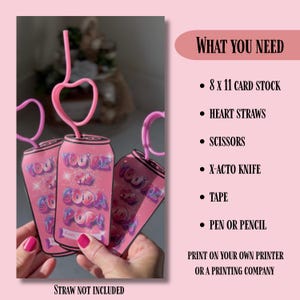 Op de afbeelding: Roze cadeau labels in de vorm van frisdrankblikjes met de tekst "You're my Soda Pop!" en hartvormige rietjes. De afbeelding bevat ook een lijst met benodigdheden.