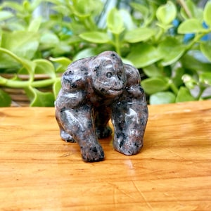 2.2‘’Hand Carved Natural Yooperlite Gorilla,Quartz Crystal Gorilla,Reiki Healing,Rock,Home Decoration,Mineral Specimen,Crystal Gifts 1PC