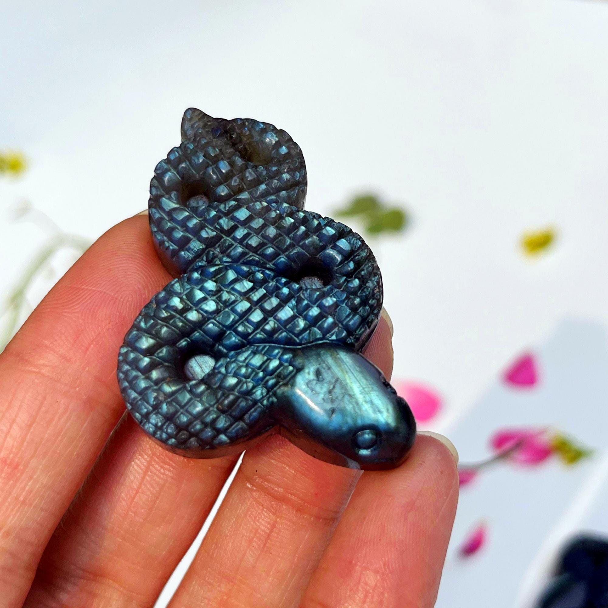 【ラブラドライト】 スネイク シェイプ　LABRADORITE SNAKE Labradorite Snake Figurine: Hand-carved Crystal Serpent, Reiki