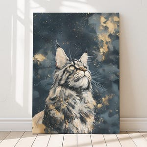 Maine Coon Katze Kunstdruck – Regal braun getigert mit goldenem Nachthimmel – Himmlische Aquarell Wanddeko | Purrfect Drucke