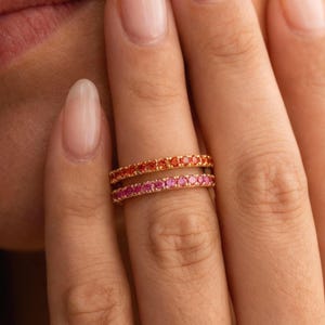 Personlig, elegant födelsestensring, familjefödelsestensring, 18k guld daglig ring, stapelbar ring, mors dag-present, födelsedagspresent