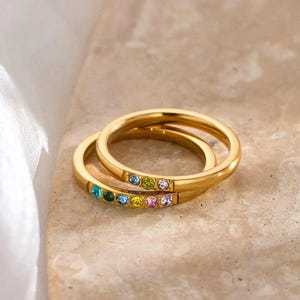 Gepersonaliseerde geboortesteenring, verfijnde stapelbare edelsteenring, minimalistische edelsteenring, Moederdagcadeau, cadeau voor mama, cadeau voor haar