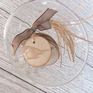 Fait main | oiseau vintage | Teinture Noyer | Etiquettes circulaires | Lot de 12 | Expédition incluse
