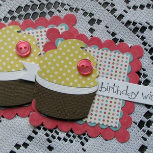 Sweet Birthday Wishes Cupcake Embellishment Tag Cardmaking / Scrapbooking ~ Ensemble de 2