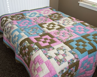 Hand Pieced Machine Quilted Queen Size Blanket  (Bentos Box pattern)