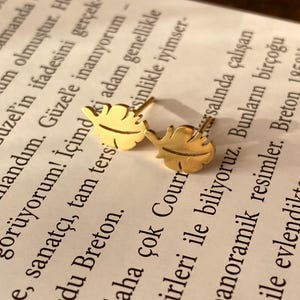 Gold Leaf Stud Earrings – Minimal Nature Inspired Jewelry