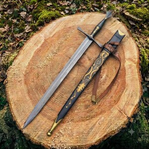 Handmade Damascus Medieval Longsword with Leather Sheath, European Knight Sword