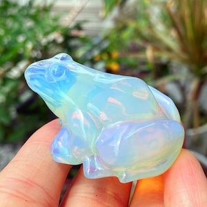 white opalite Frog,Quartz Crystal Frog,Frog Carving,Crystal Animal,,home decoration,mineral specimen,Crystal healing, 1PC