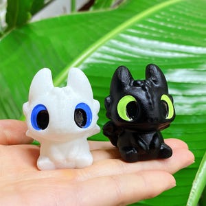 Obsidian & Vit Jade Tandlös Drakefigur: Snitt Kristalldjur