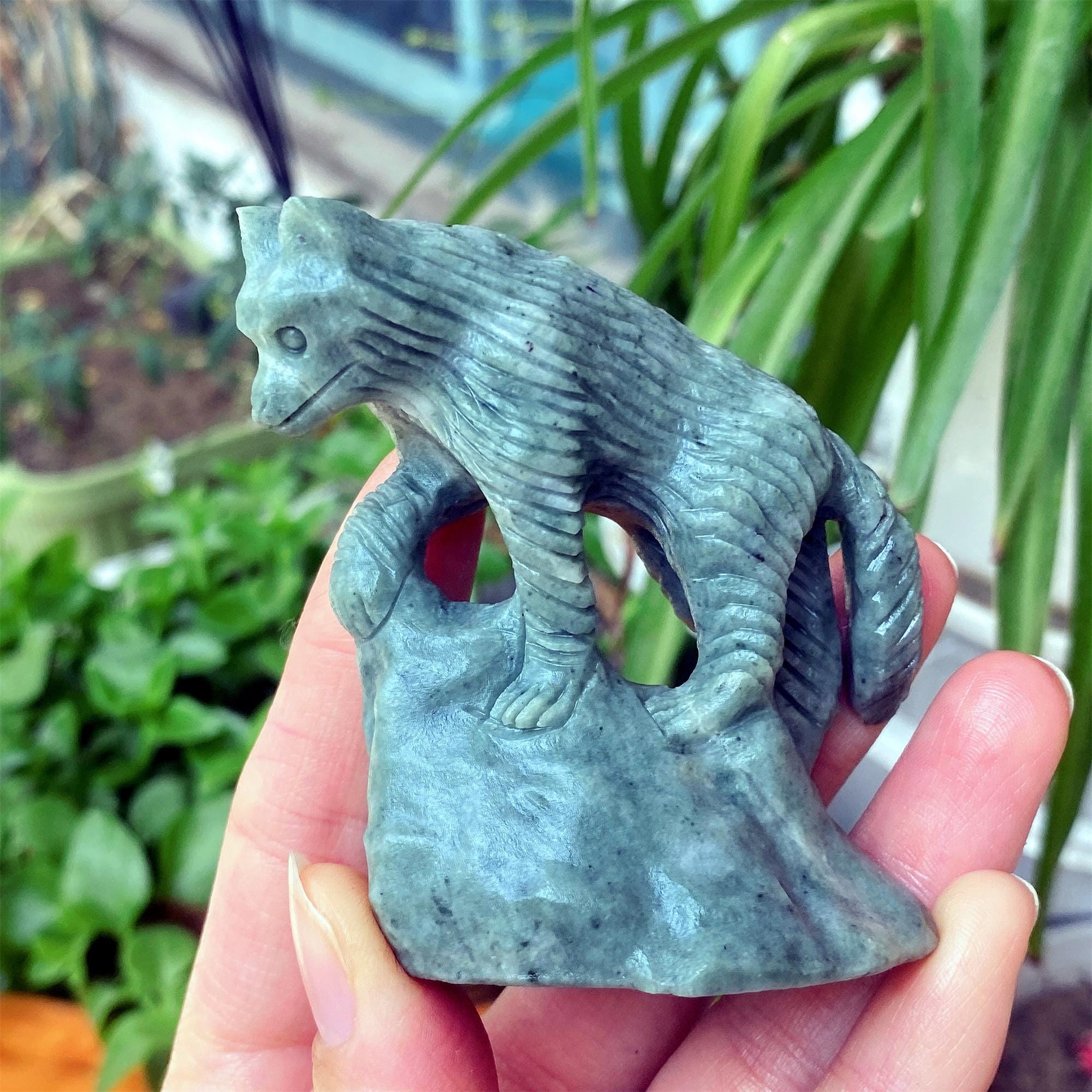 廬山翡翠狼彫刻：天然水晶動物彫刻 - Etsy 日本