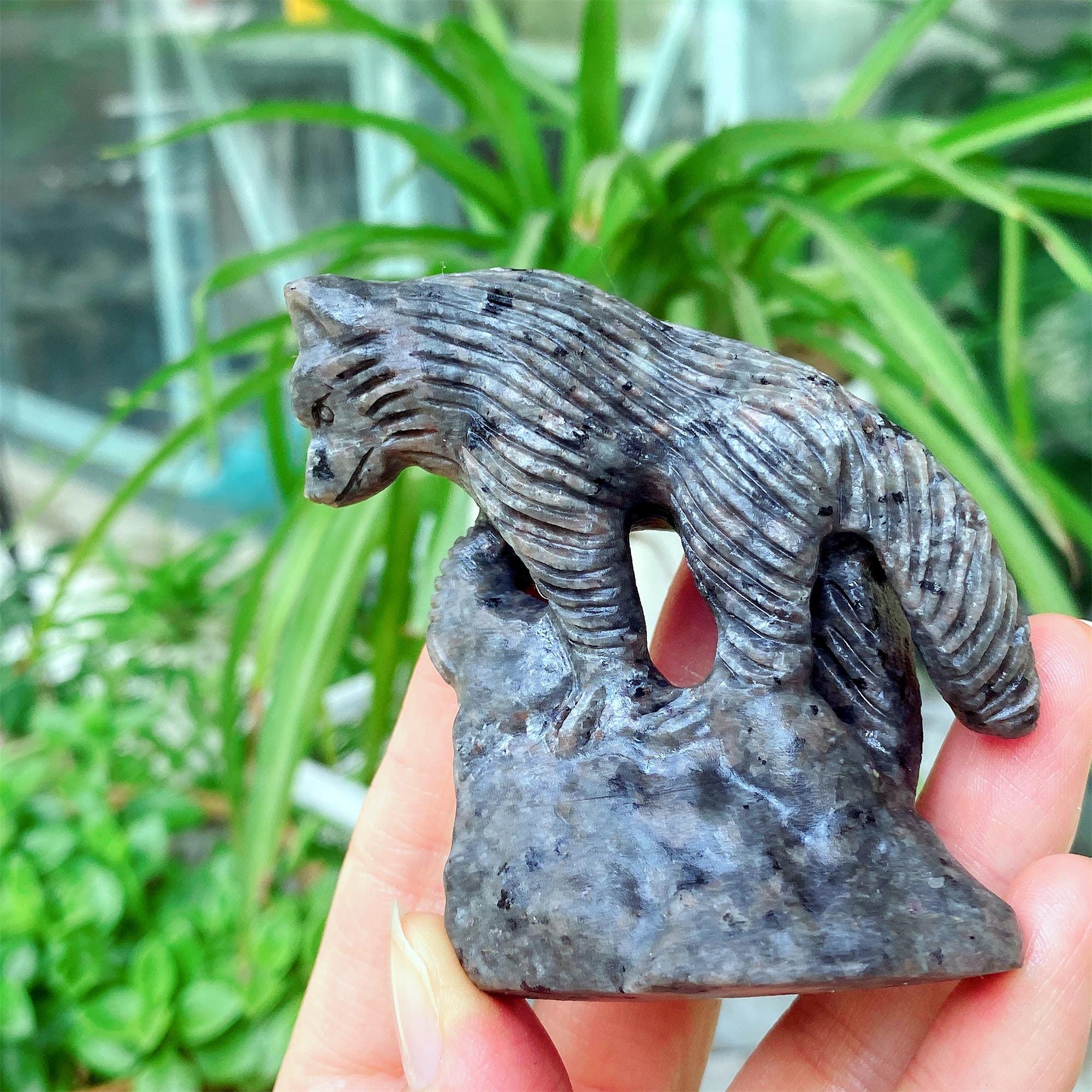 廬山翡翠狼彫刻：天然水晶動物彫刻 - Etsy 日本