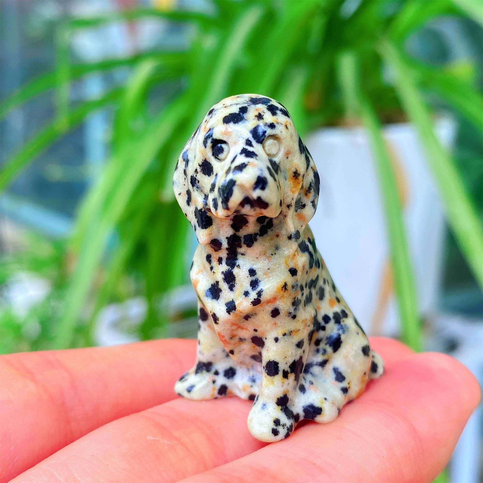 手彫りダルメシアンジャスパー犬置物、天然クリスタル動物（1.6インチ