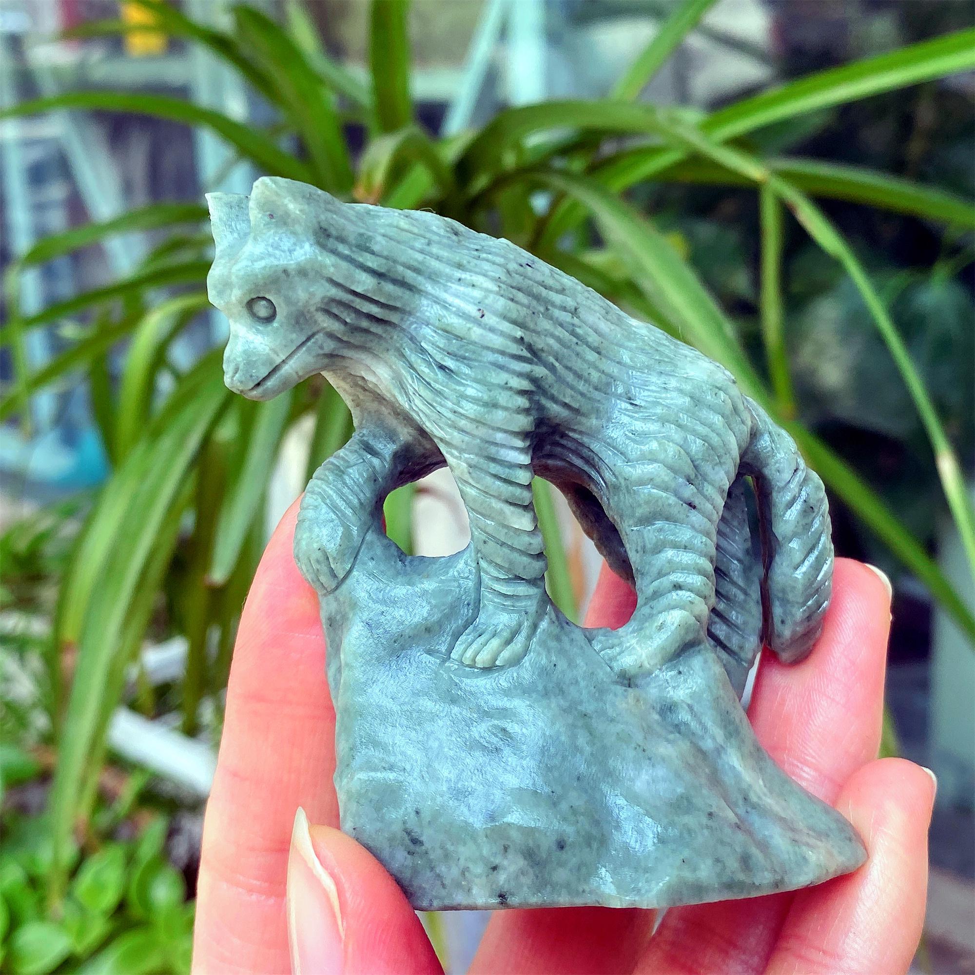廬山翡翠狼彫刻：天然水晶動物彫刻 - Etsy 日本