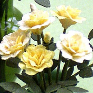 Climbing Rose Paper Flower Kit for 1/12th scale Dollhouses, Florists and Miniature Gardens image 4