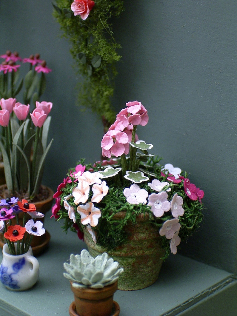 1/24th Geranium Paper Flower Kit for 1/2 scale Dollhouses