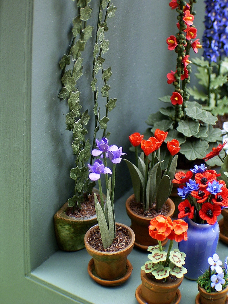 Jardín 1:12 escala 30 flores de color púrpura Casa De Muñecas Miniaturas Flores