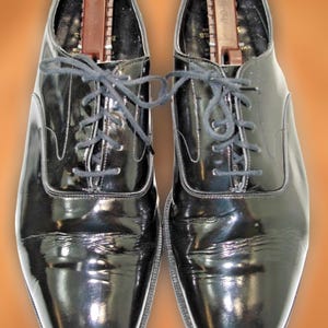 Handmade Leather Brogue Oxford Shoes: Multicolor Carved Design