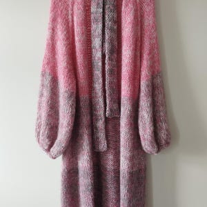 Cárdigan de mohair con rayas rosas y grises ombré, cárdigan tejido a mano para mujer, cárdigan de lana de mohair, cárdigan de mohair de punto grueso, suave y acogedor, largo