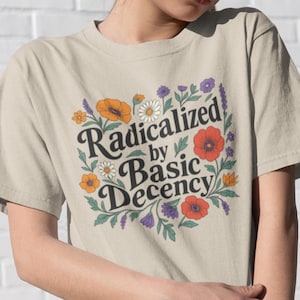 Camiseta "Radicalizada pela Decência Básica", Camiseta de Protesto Feminista