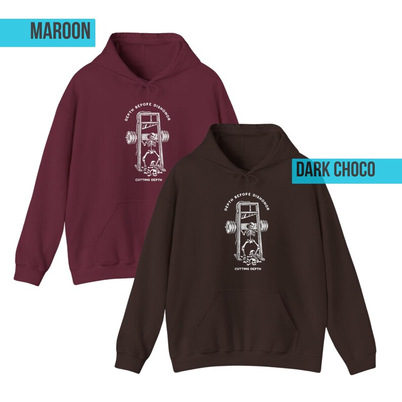 Puede incluir: Dos sudaderas con capucha, una granate y otra marr&oacute;n oscuro, con un gr&aacute;fico blanco de un esqueleto levantando pesas en una guillotina. El texto en las sudaderas dice "DEPTH BEFORE DISHONOR" y "CUTTING DEPTH".