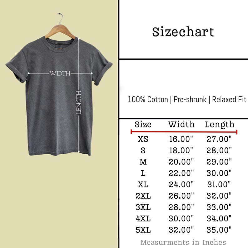 K&ouml;nnte beinhalten: Ein graues T-Shirt h&auml;ngt an einem Holzb&uuml;gel, daneben eine Gr&ouml;&szlig;entabelle. Die Tabelle zeigt Ma&szlig;e in Zoll f&uuml;r die Gr&ouml;&szlig;en XS bis 5XL, mit Breiten von 40.64 cm bis 81.28 cm und L&auml;ngen von 68.58 cm bis 88.90 cm.
