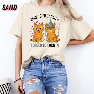 Chemise Born To Dilly Forced To Lock, Chemise chat meme, chemise meme viral, chemise chat maudit, chemise offensive, chemise meme drôle
