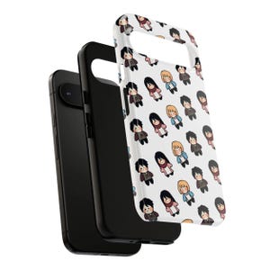 Peut inclure: Coque de t&eacute;l&eacute;phone noire avec une coque blanche orn&eacute;e d'un motif r&eacute;p&eacute;t&eacute; de personnages de dessins anim&eacute;s. Les personnages portent diverses tenues et poses. La coque est con&ccedil;ue pour prot&eacute;ger le t&eacute;l&eacute;phone.