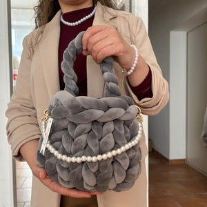 Chunky Bag grau   – Handgemachte Tasche aus Chunky Wolle – Geschenk für Frauen – Trendtasche 2025 – Unikat handmade