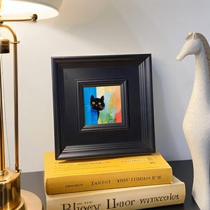 Mini pintura al óleo de un gato caprichoso en un elegante marco: el regalo perfecto para los amantes de los felinos. Para la decoración del hogar. Un complemento perfecto para cualquier espacio.