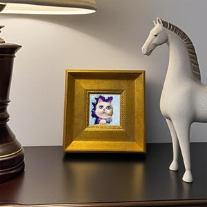 Miniatura caprichosa de gatito blanco: adorable decoración de escritorio para amantes de los gatos, ideal para amantes de los animales, decoración pequeña pero elegante para el hogar.