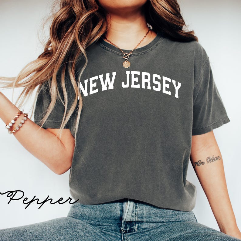 New Jersey graphic tee, trendy state shirt, casual New Jersey top, comfortable graphic t-shirt, gift for her, stylish state apparel